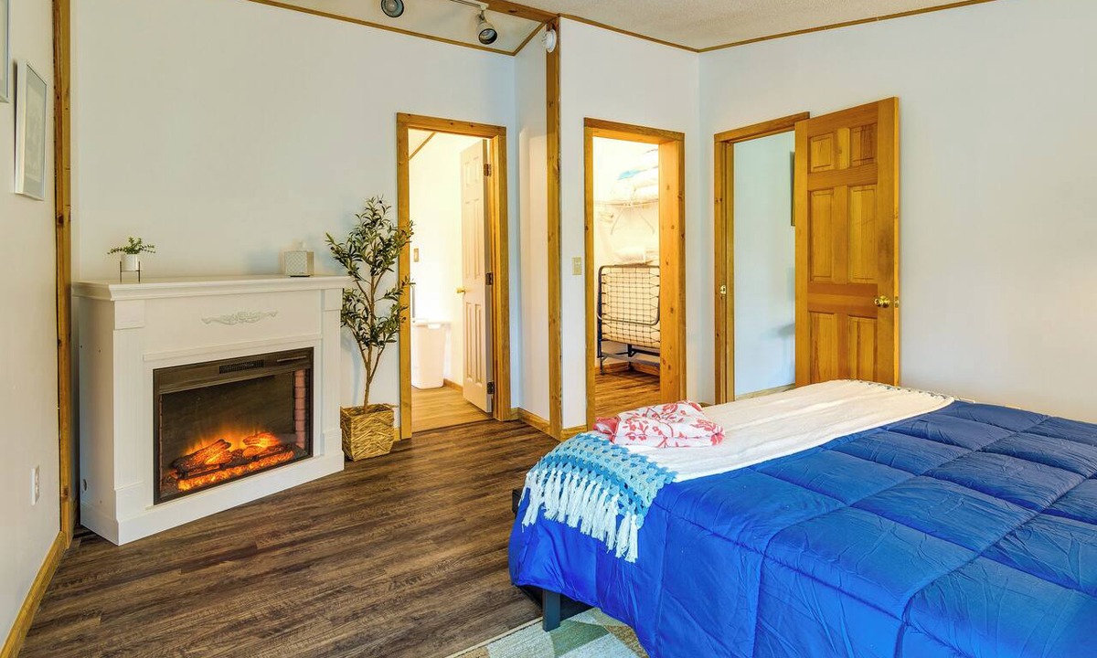 Watkins Glen Cottage | Charming Watkins Glen Home w/Deck & Yard!