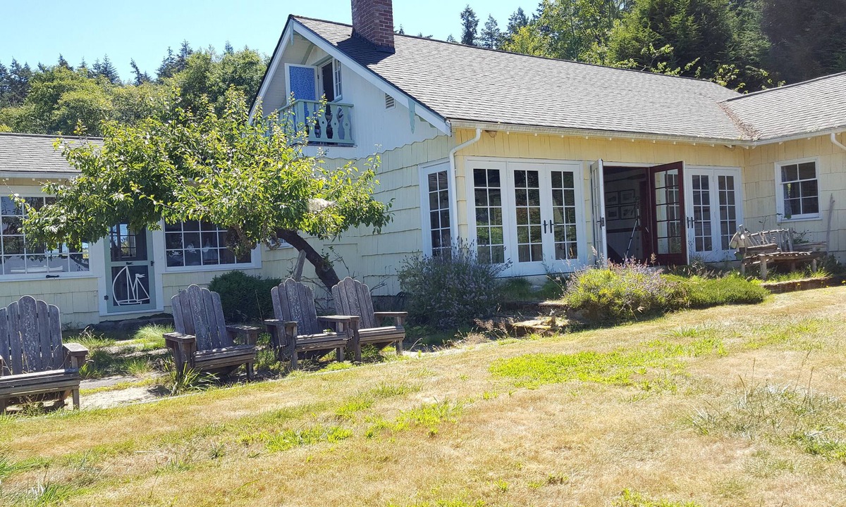 Eastsound House | Charming west-facing beach house - sandy beach near Eastsound