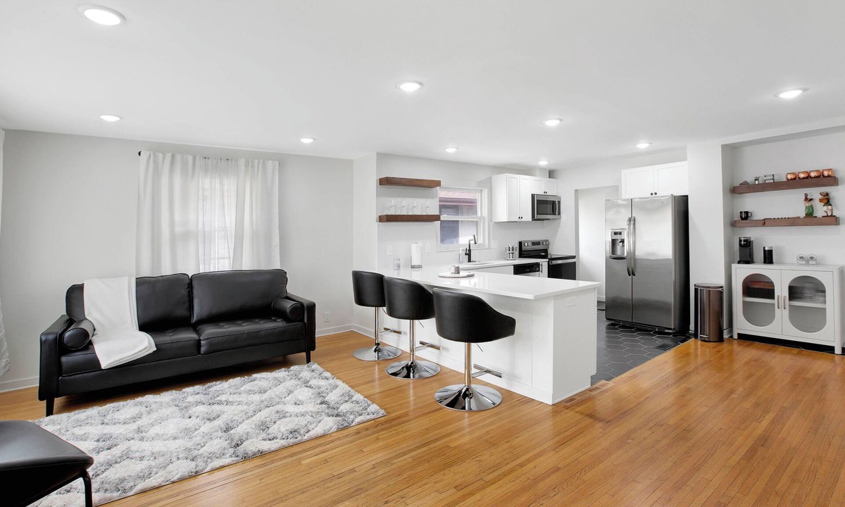 Diamond Lake House | Chic Escape Near Mall of America