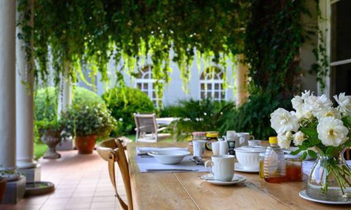 Harare Apartment | Chic Studio Nestled in Lovely Garden and Pool-2254
