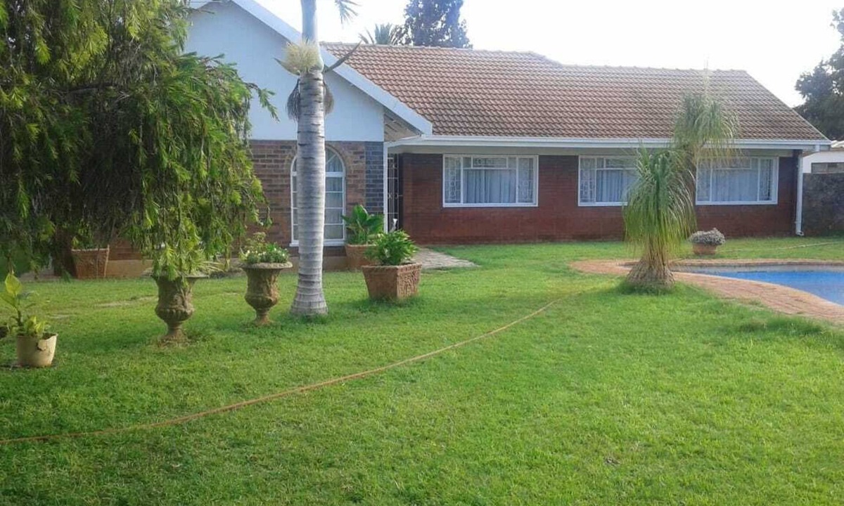 Bulawayo House | Close to the city centre & walking distance to the Zimbabwe National Trade Fair