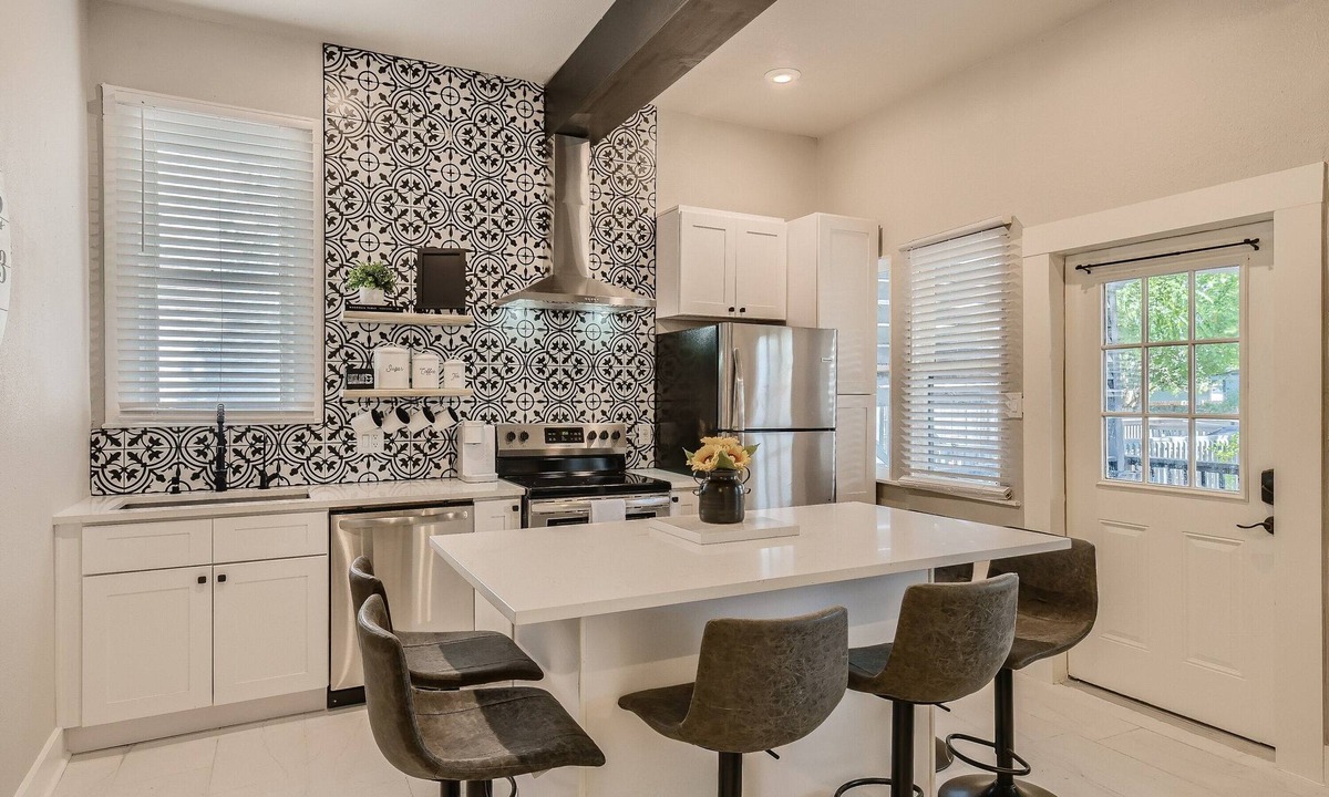 Government Hill House | Close to The Pearl, Riverwalk, Frost, Alamodome