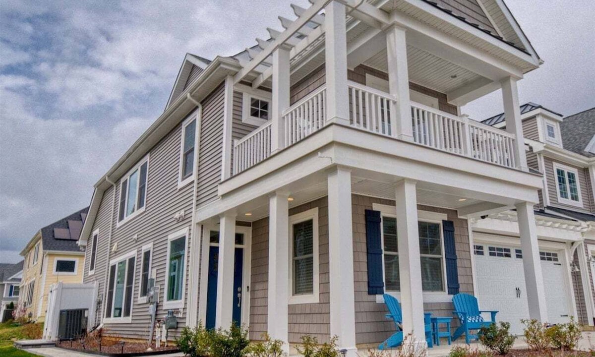 Lewes House | Coastal Club * 5 BR w 2.5 Bath Beach House