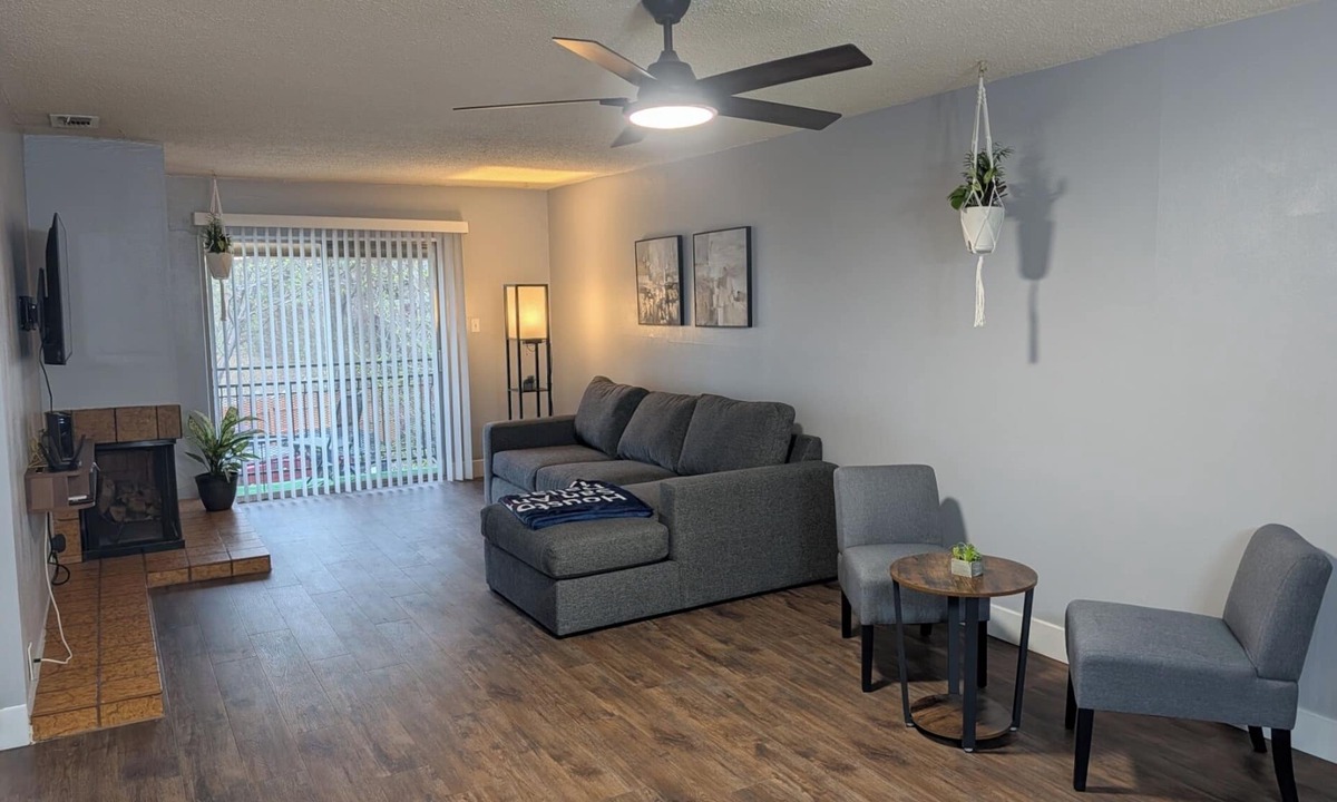 Northwest Los Angeles Heights Condo | Comfy & Cozy 1-bedroom condo in San Antonio with AC and Wifi