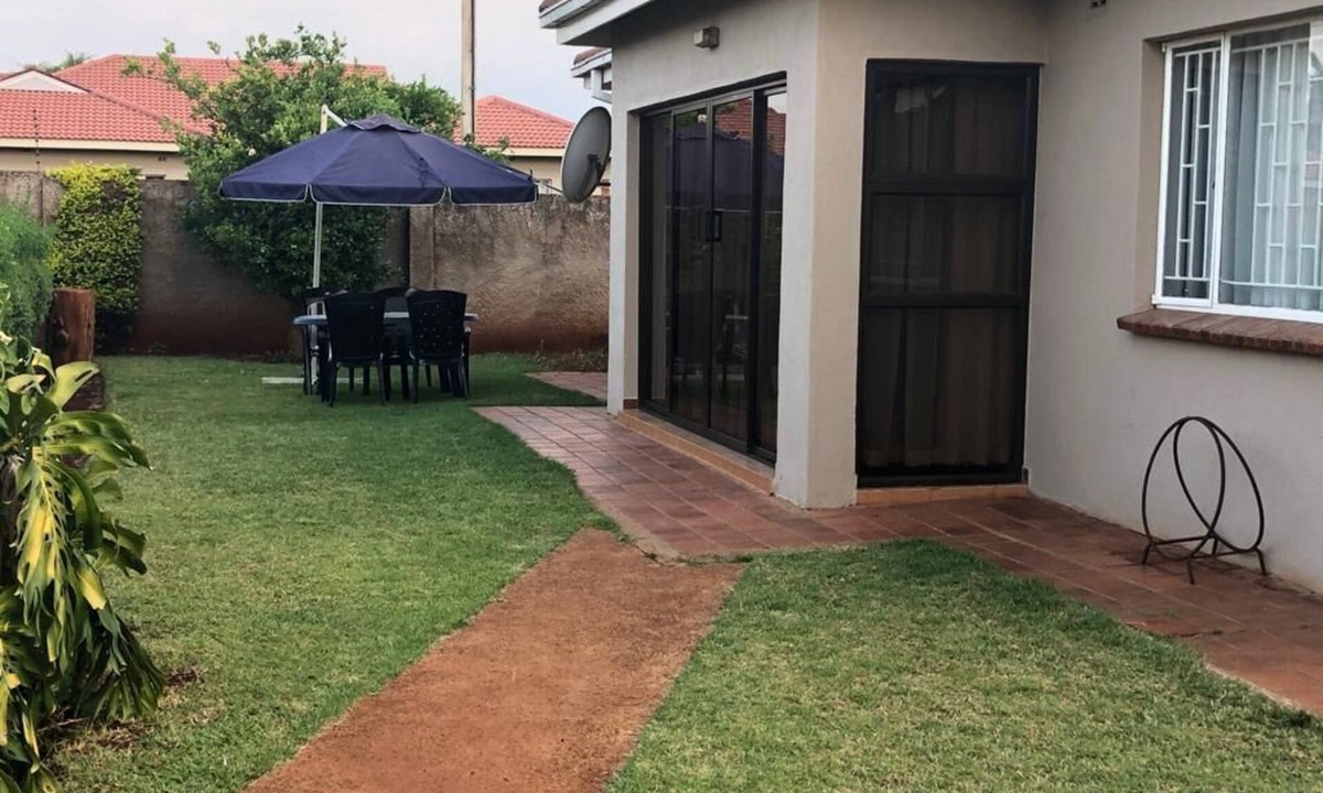 Glen Lorne Cottage | Compact neat 2 bedroomed cottage with beautiful decor. Home away from home