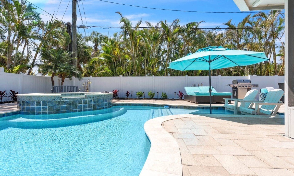 Holmes Beach House | Coral Beach by Duncan Real Estate
