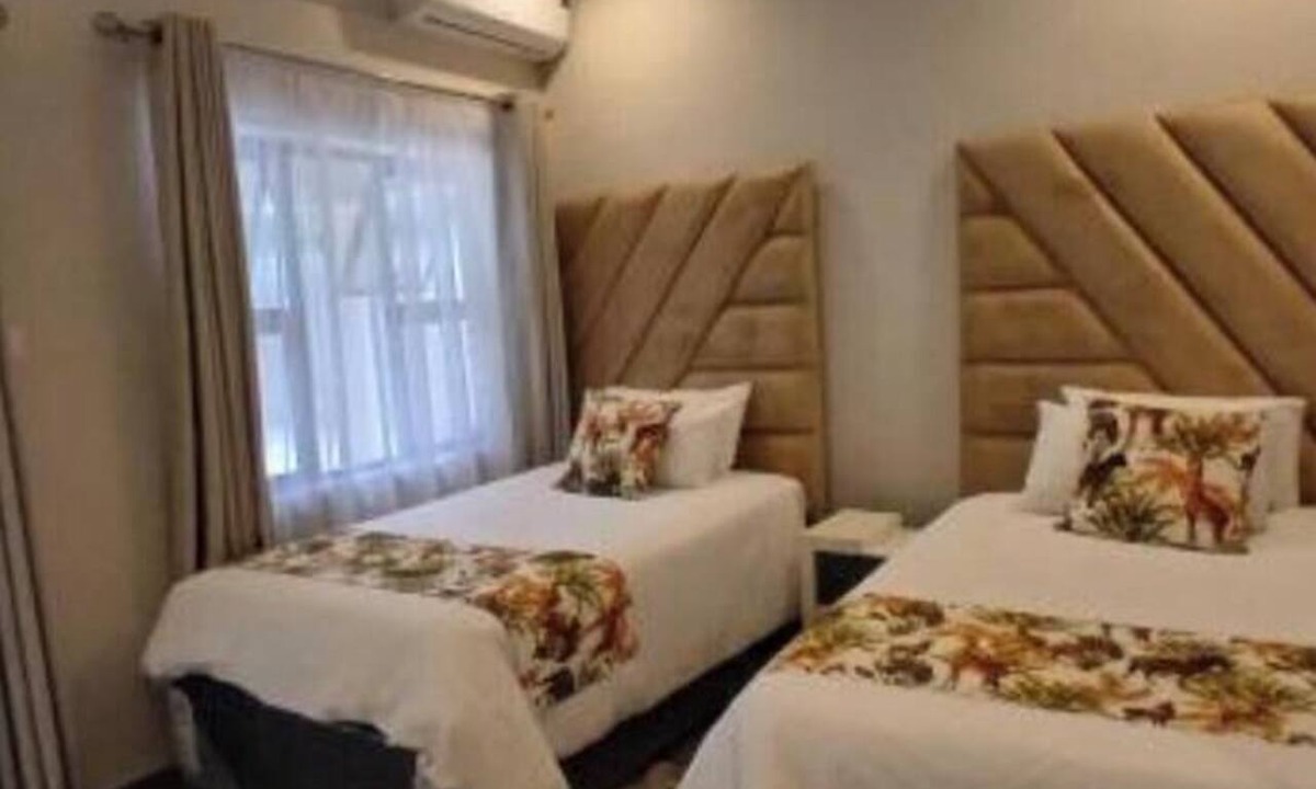 Chiredzi House | Cosmo Guest House : Twin Room with Garden View