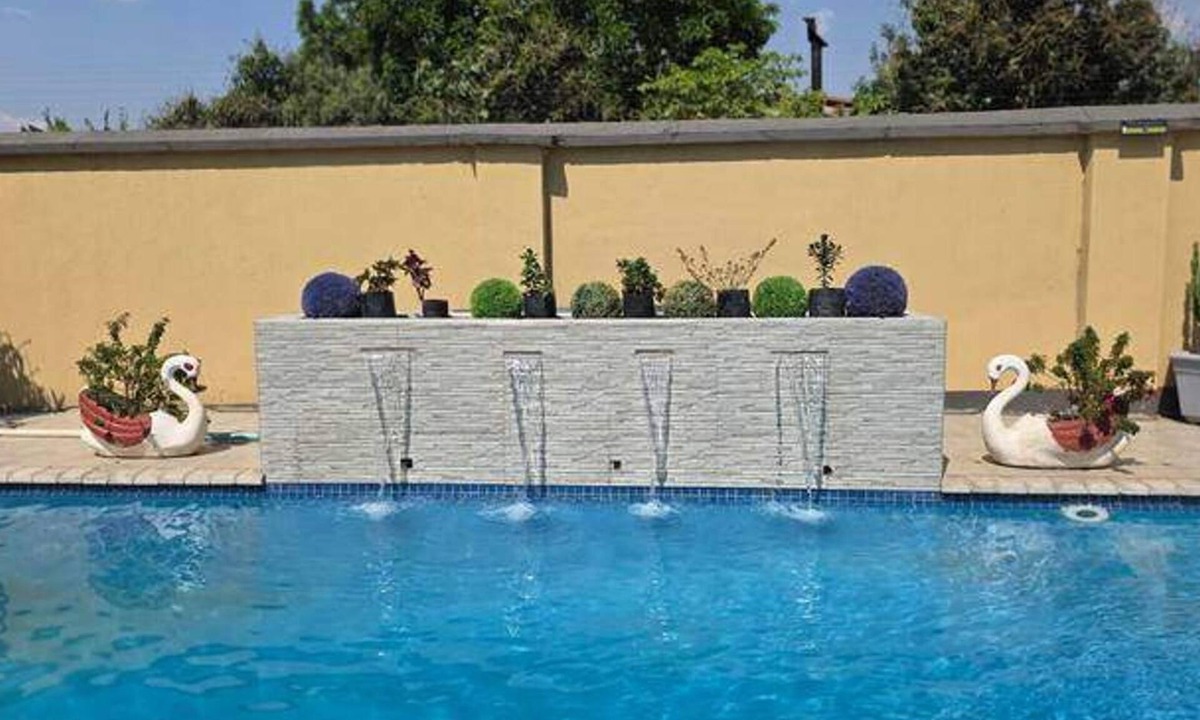 Harare Cottage | Cottage - Sleeps 4 - Pool - Near Airport
