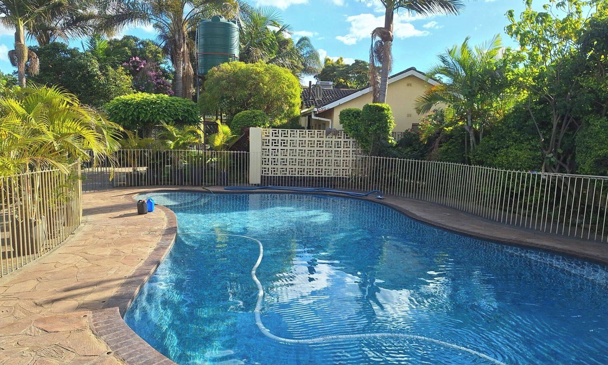 Harare House | Cottage Sleeps 4 with Pool