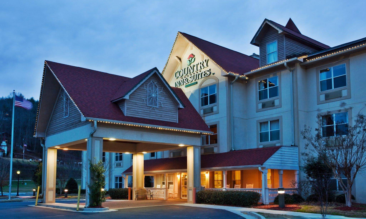 Helen Hotel | Country Inn & Suites by Radisson, Helen, GA