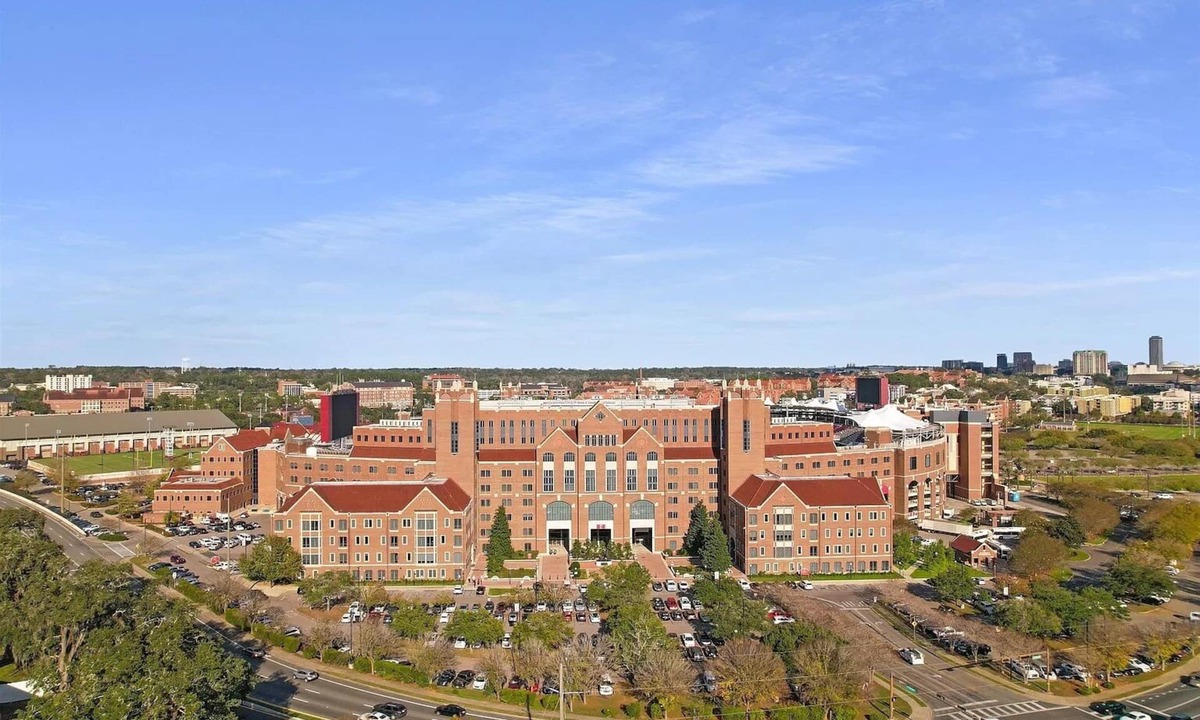 College Town Condo | Cozy 1/1 Walking distance to Doak Campbell Stadium and campus