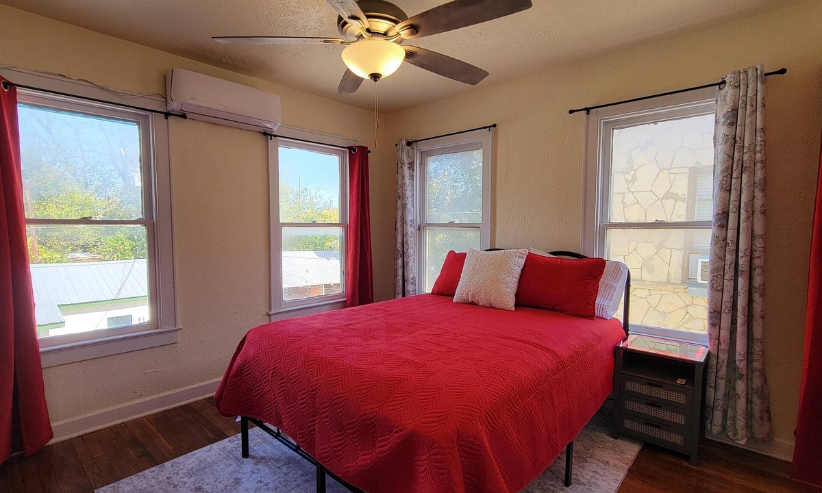 Jefferson Apartment | Cozy 1-bedroom apartment 5 minutes to Downtown San Antonio, Riverwalk, Pearl