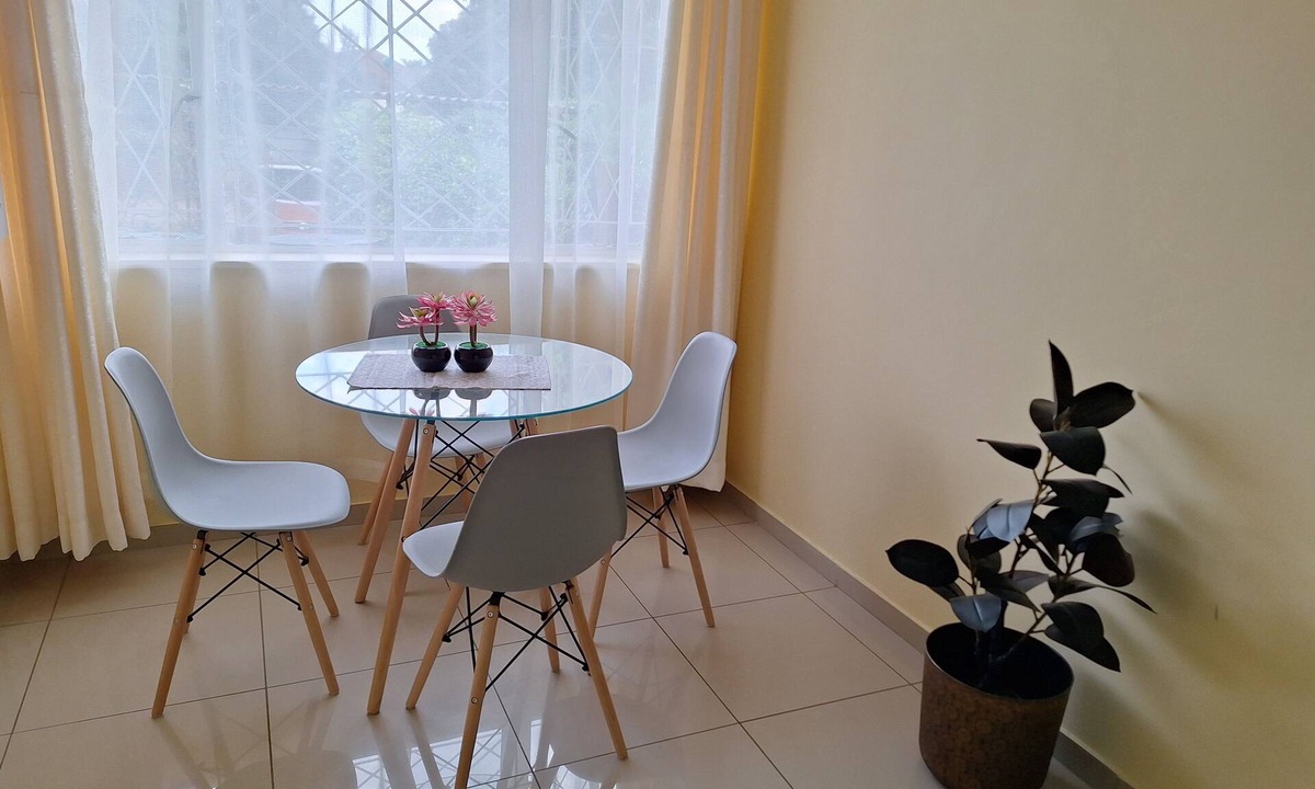 Harare Apartment | Cozy 1-bedroom apartment in pleasant Harare with wifi, solar and water backup