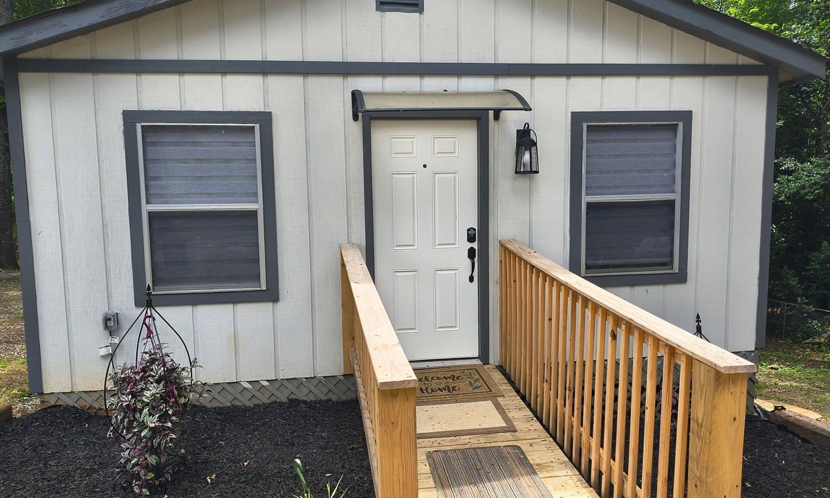 Lithonia Cottage | Cozy 1-BR/BA cottage in beautiful Stonecrest near I-20 & I-285, Arabia Mountain