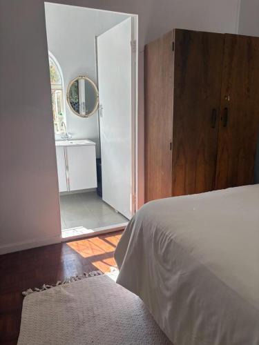 Harare East Apartment | Cozy Ensuite by the Pool near Sam Levys