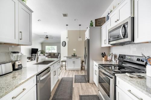 Southside House | Cozy large home near Lackland AFB, Perfect Stay