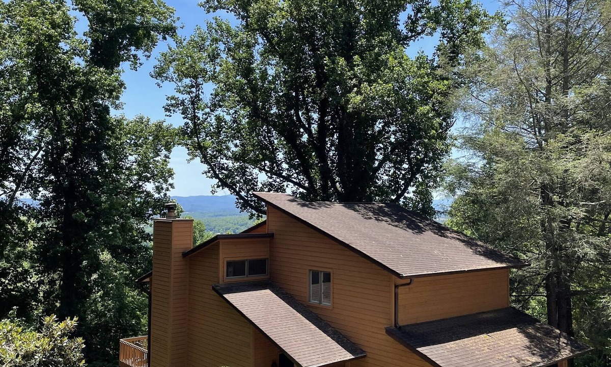 Royal Pines House | Cozy Mtn Home, Near Biltmore; 5 Star Views. Fab Provisions/Decor