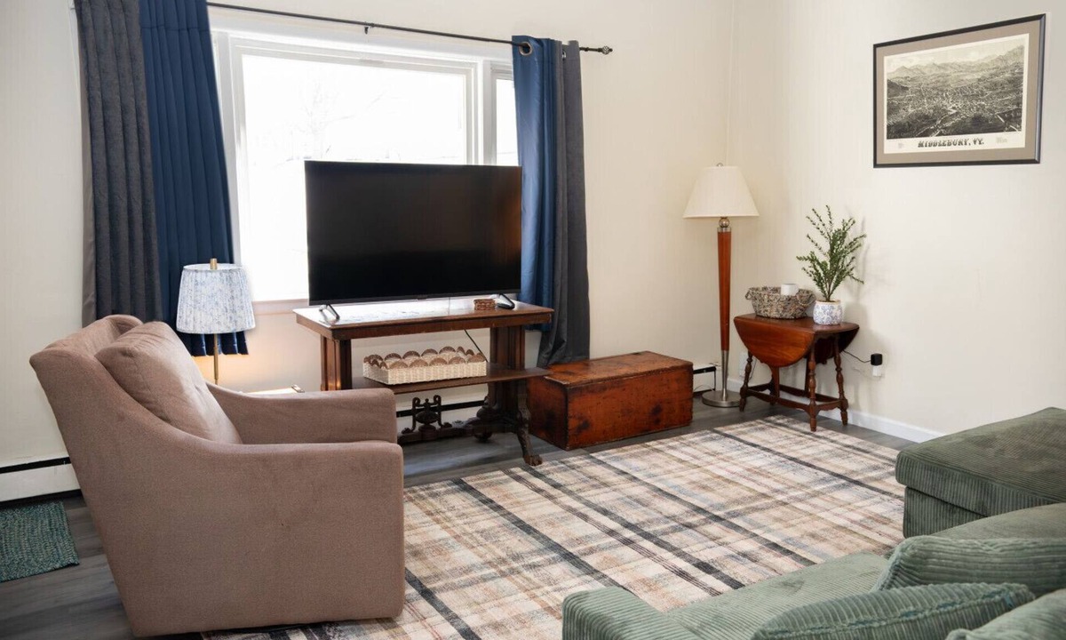 Middlebury House | Cozy Pleasant St Apartment in Downtown Middlebury!