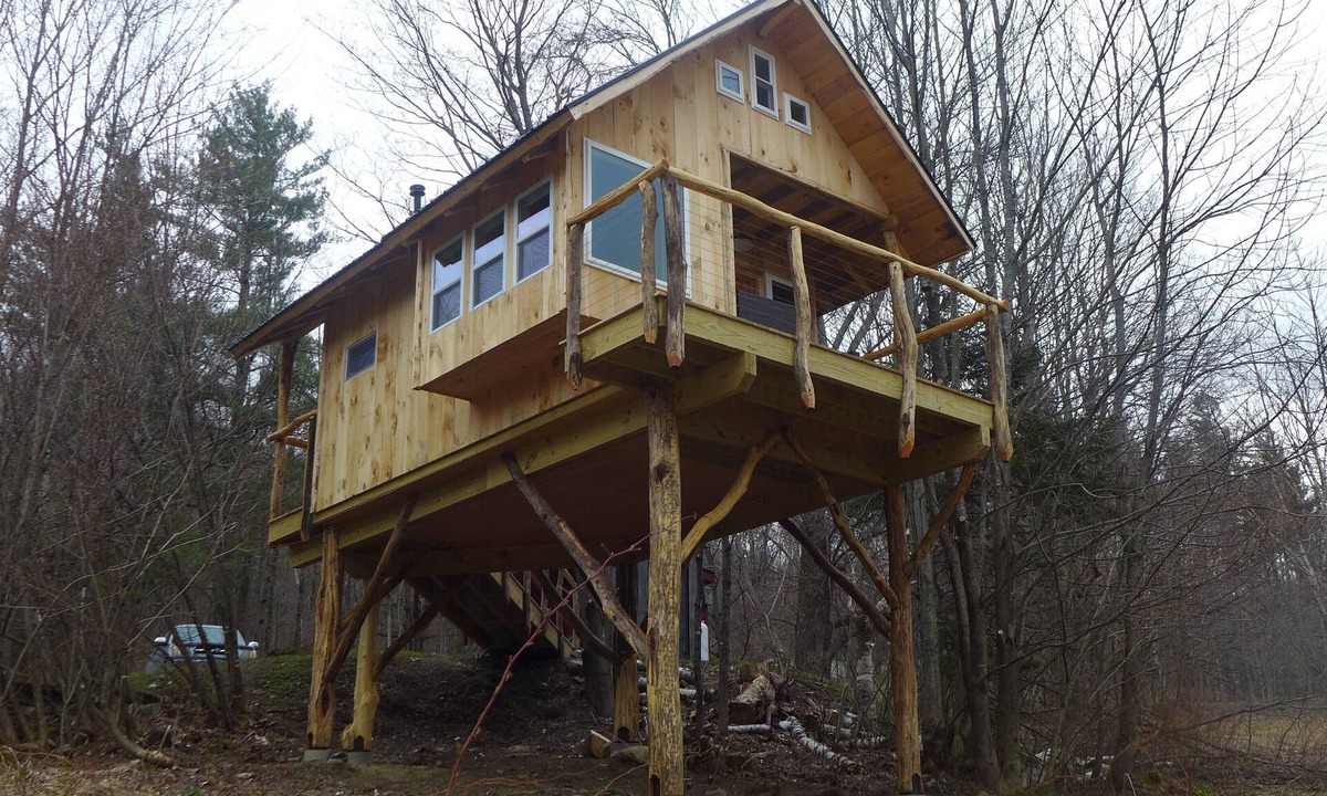 Waterbury Cabin | Cozy warm treehouse with Amazing views! Winter Paradise! Hike from cabin