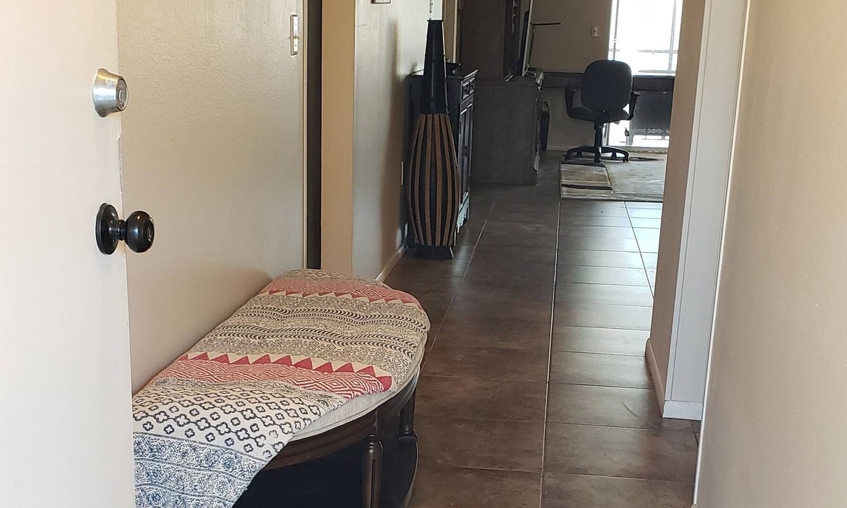 Ridge Wood Heights Apartment | Cute condo. 5 mile to Siesta beach , Swimming pool.