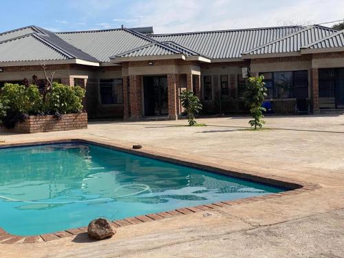 Midlands Cabin | Dade Residences