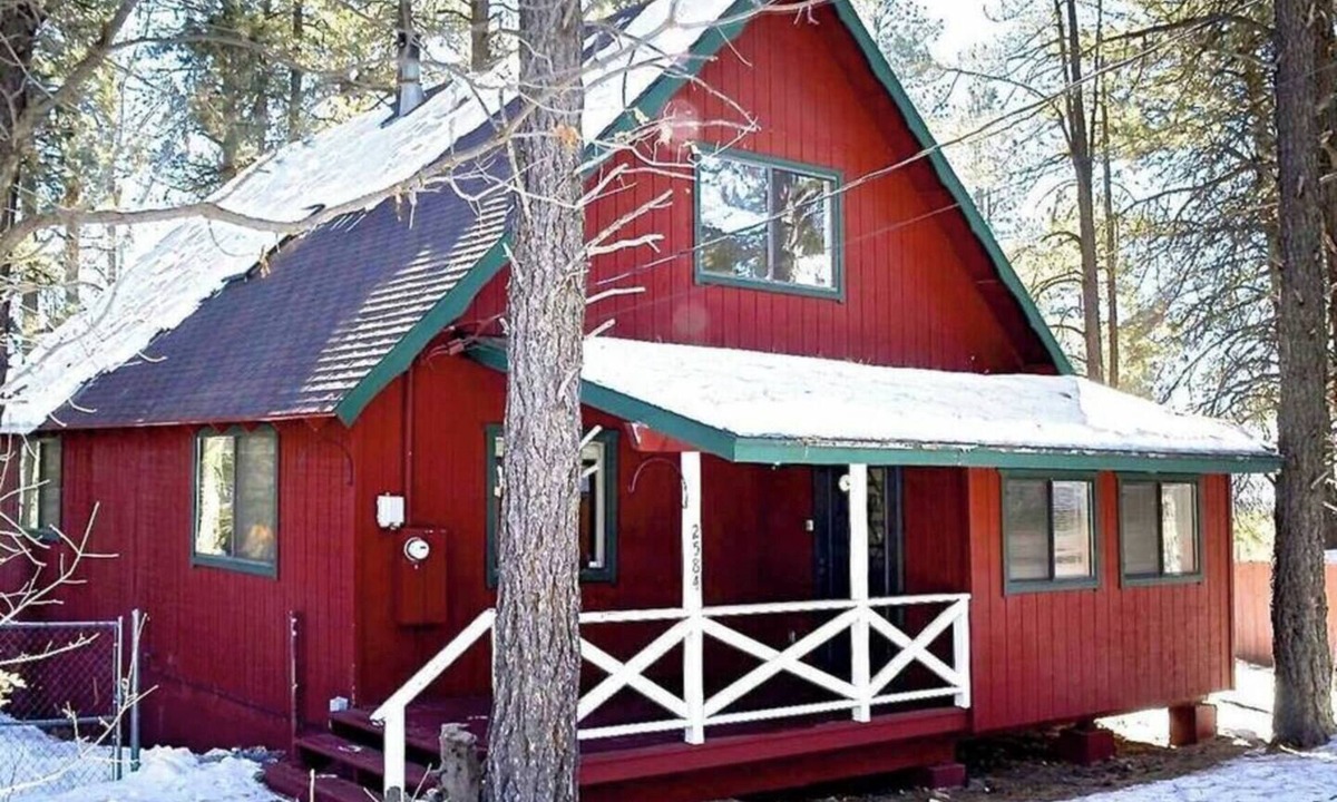 Kachina Village Cabin | Deck w Hammocks AIR Conditioning & EV Charger! Escape to the Woods - Flagstaff Rental Cabin