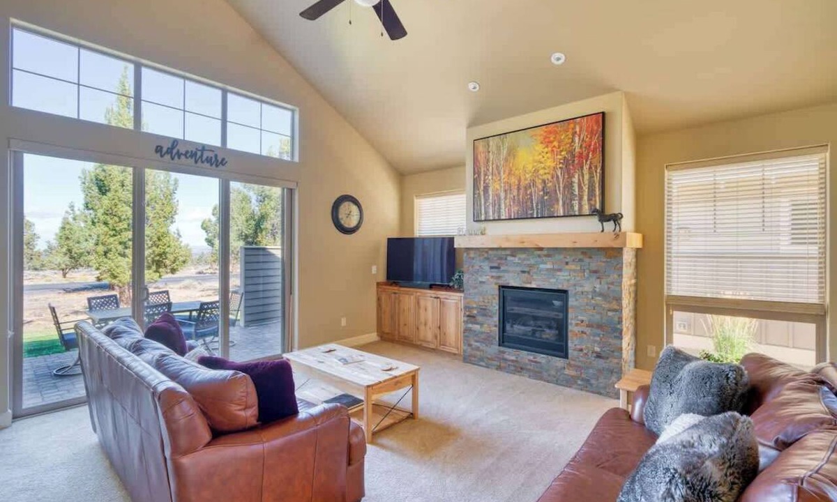 Redmond House | Desert Sky Daydream: Eagle Crest Golf Resort + EV