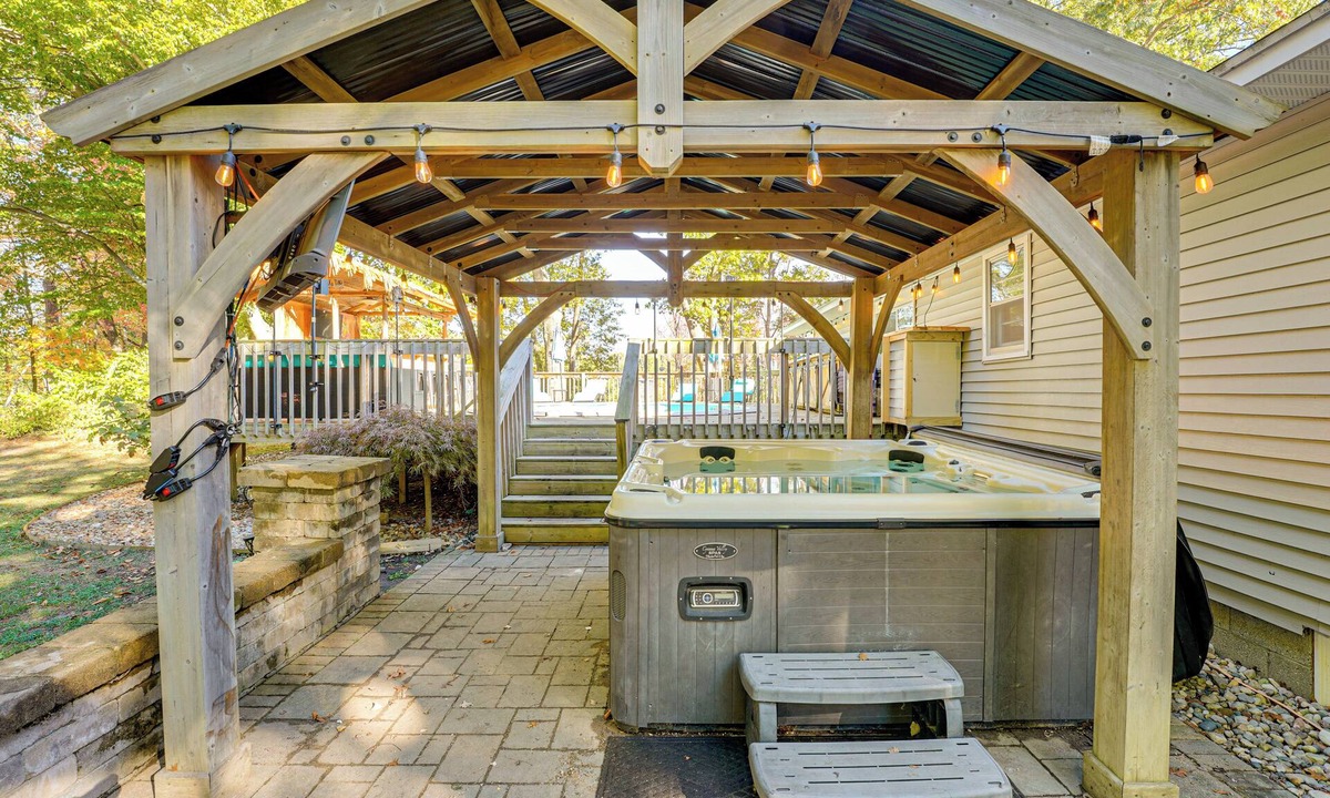 Muskegon House | Detached Sauna, Movie Room! Relaxation in Muskegon