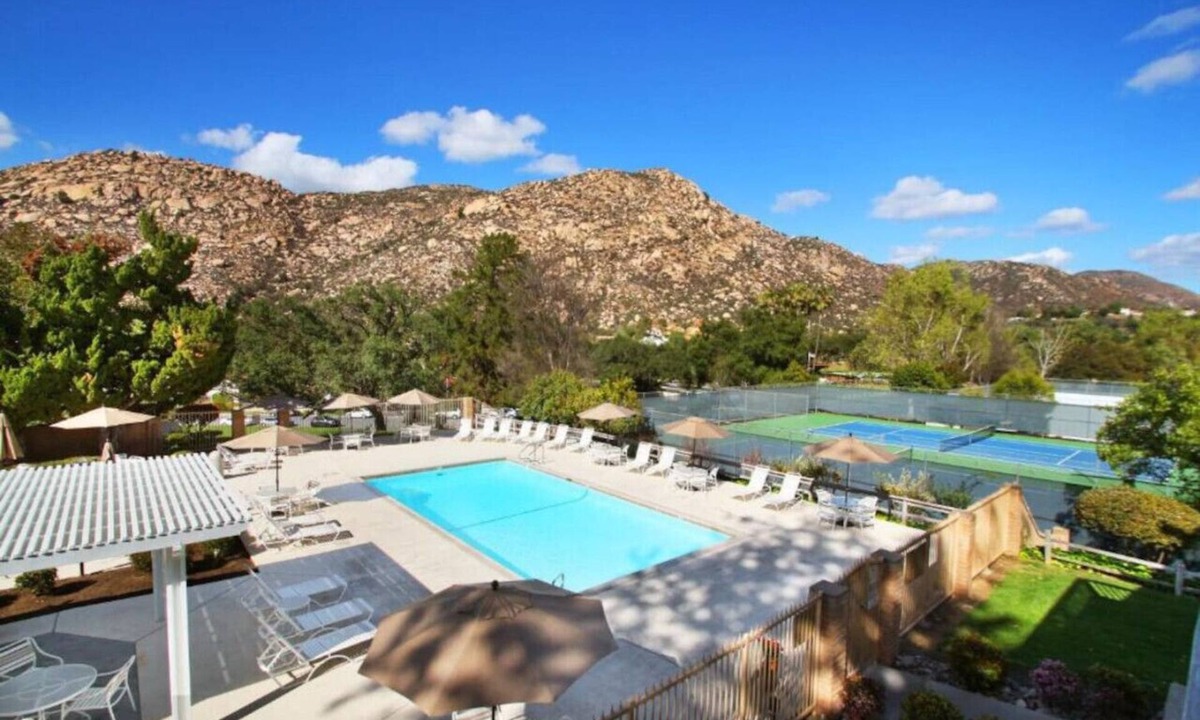 San Diego Country Estates Condo | Diamond - Riviera Oaks Resort & Racquet Club - 2BD