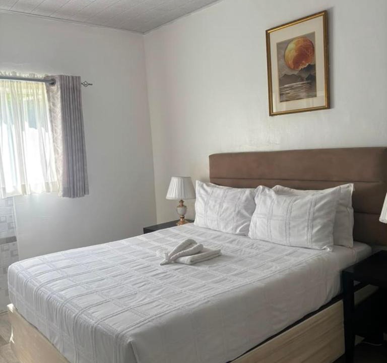 Masvingo Cabin | Dopiro Lodge and Gardens