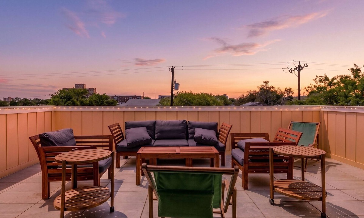 Tobin Hill House | Downtown home with WiFi, central AC, furnished rooftop deck, and full kitchen