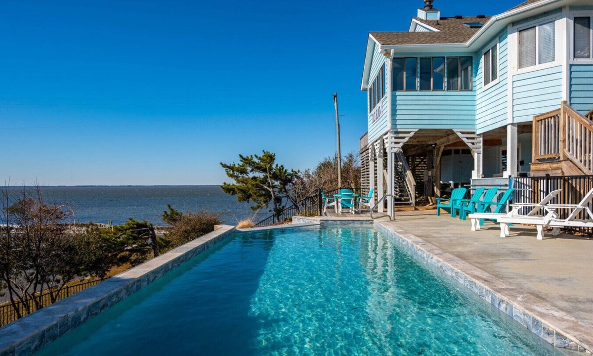 Duck House | Duck Blind: High on a Hill with Stunning Sound Views!