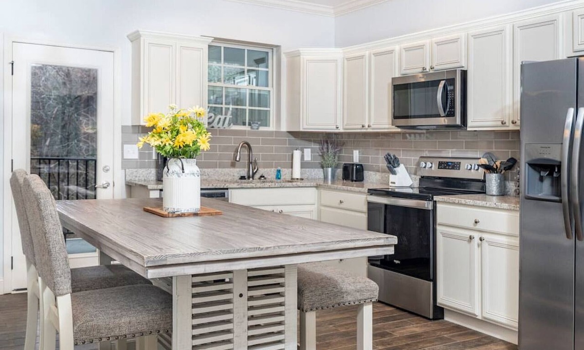 Townsend Condo | Elegant Cades Cove Condo with Community Pool!