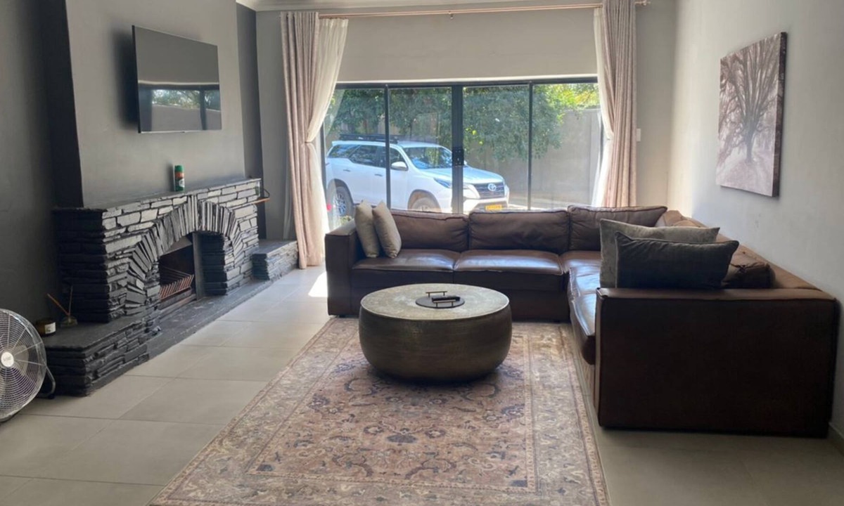 Bulawayo Villa | Elegant four bedroom Villa with a pool. - 2038
