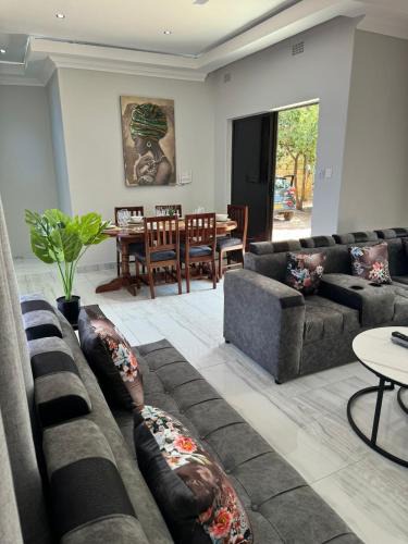Victoria Falls House | Elephant's Crest Lodge
