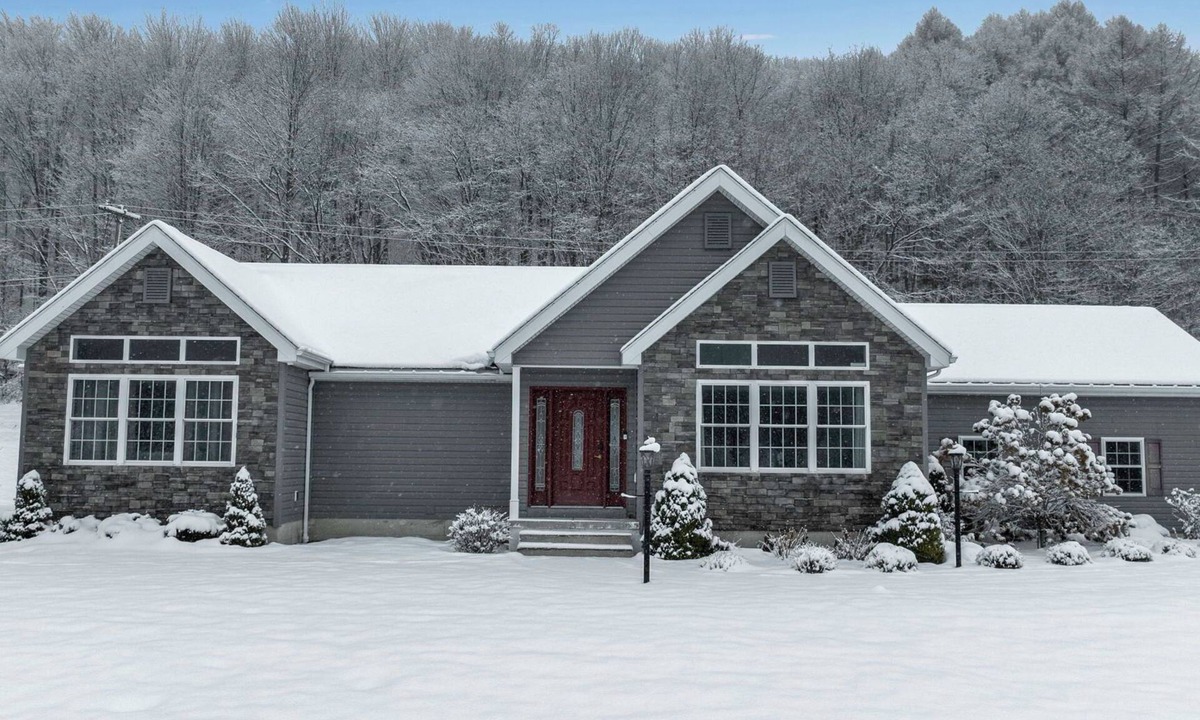 Salamanca Ski Chalet | Ellicottville Chalet 5 Mi to Village