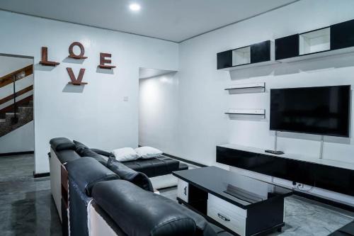 Lusaka Central Apartment | EMCA Haven 3-Bedroom Duplex
