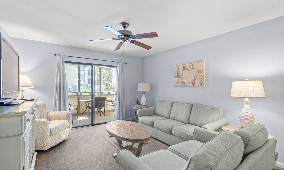 Myrtle Beach Condo | Enjoy the breeze from the screened in porch on summer nights at Summertree Villa