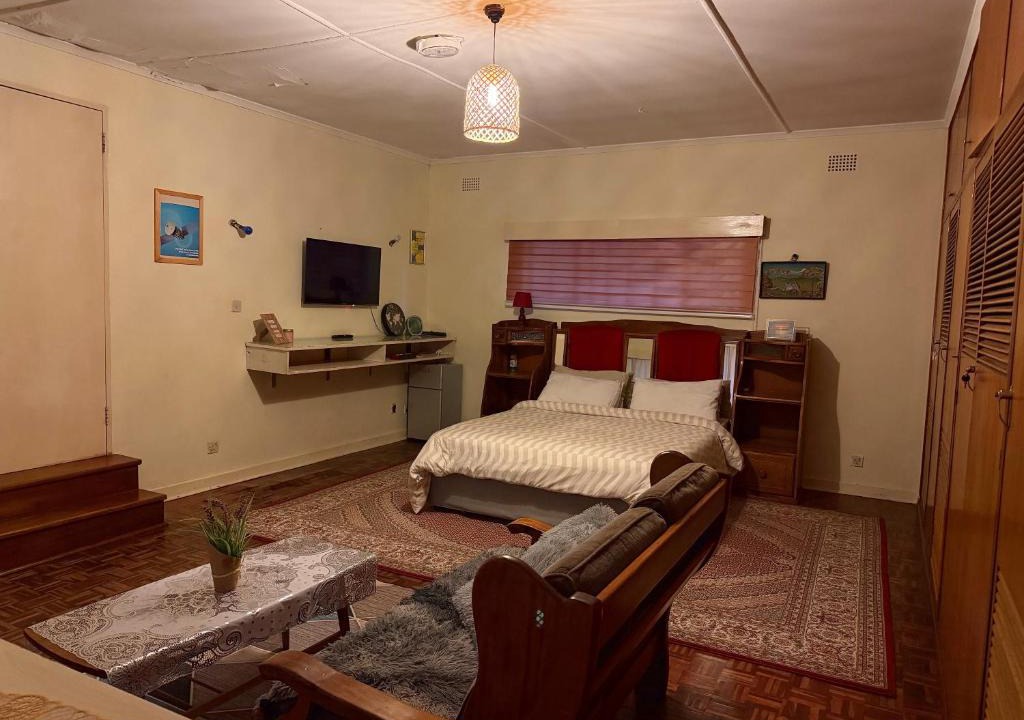 Harare House | Ensuite Bedroom Near RG Mugabe Airport