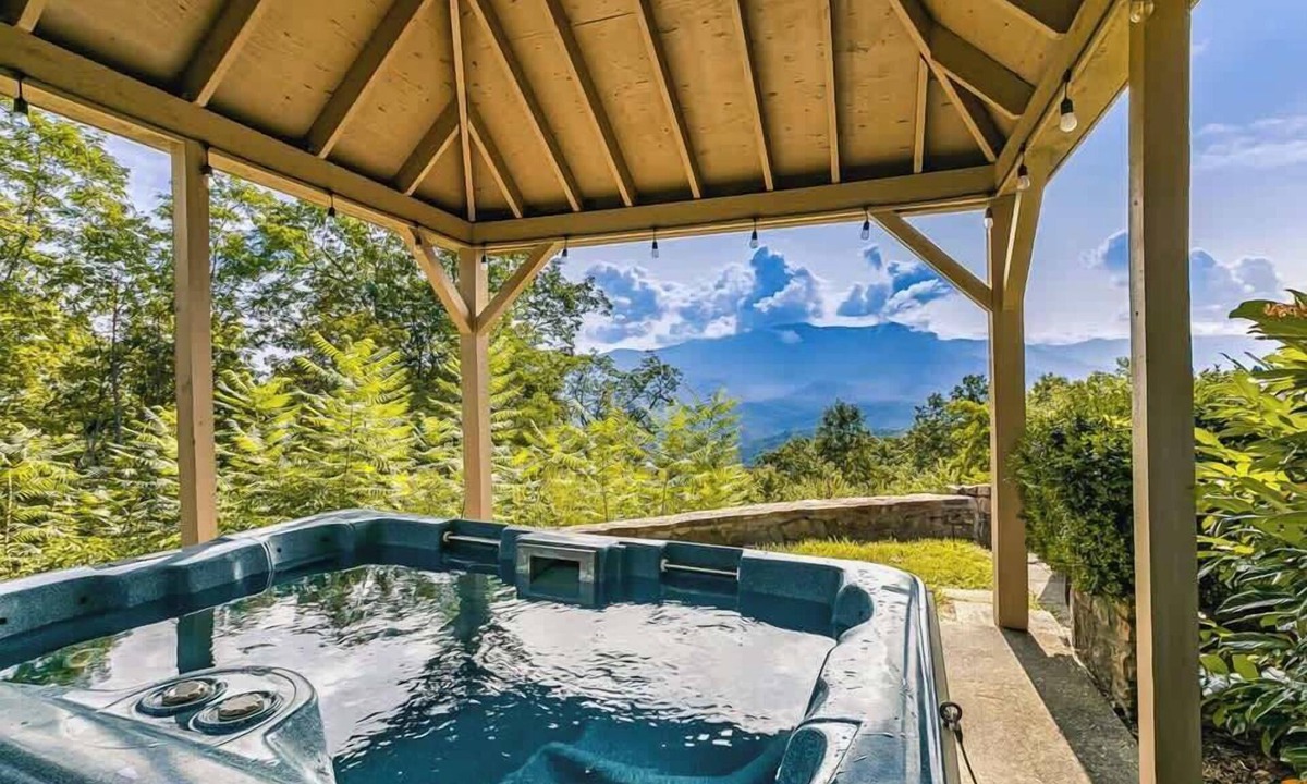 Chalet Village Cabin | EpicView | HotTub | PoolTable | free Dollywood tkt