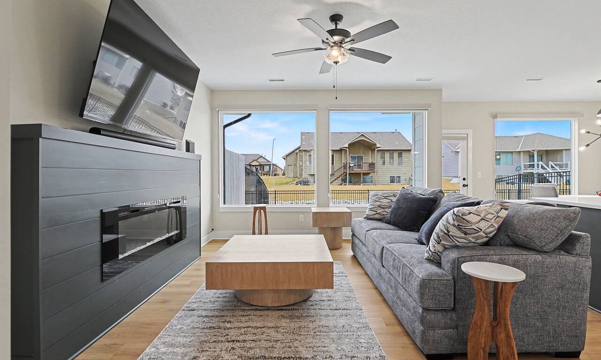 Greenwich House | Executive Home in Andover, 3 BR, Fully Furnished with Office and EV Charger