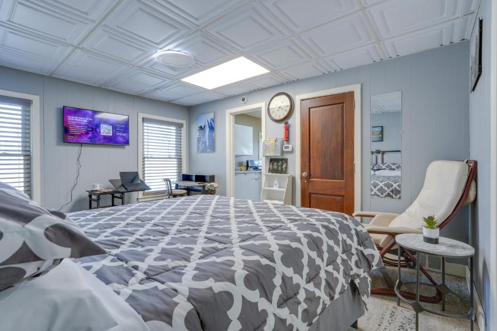 Kalamazoo Apartment | Explore WMU, Dtwn & Breweries! Couple’s Retreat