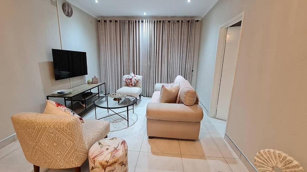 Bulawayo Apartment | Exquisite guesthouse in Hillside with pool - 2040