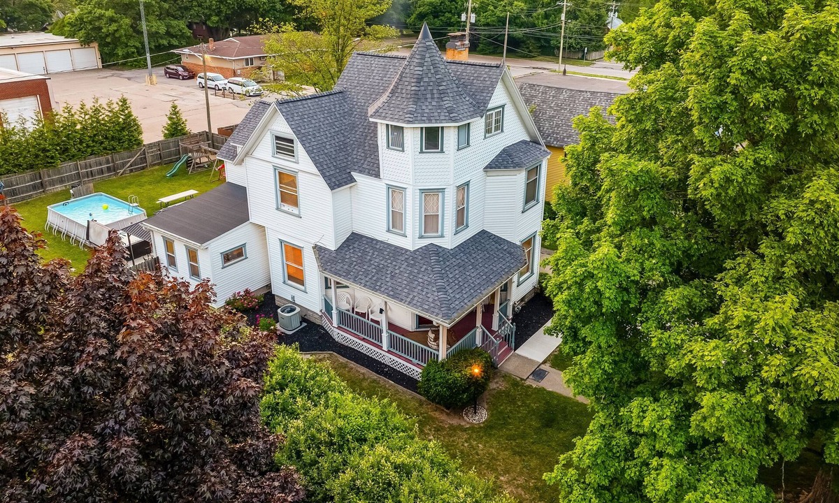 South Haven House | Family Favorite! Heated Pool, Hot Tub, Sleeps 16+