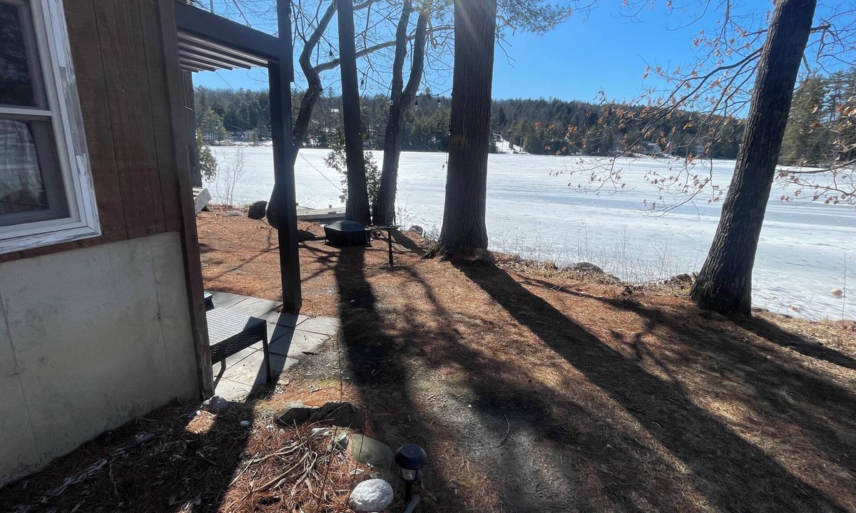 Oakland Condo | Fantastic 1-bdrm condo on Snow Pond in charming Oakland perfect for a getaway.