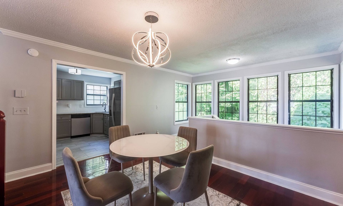 Stone Mountain House | FIFA WORLD CUP FRIENDLY VACATION HOME. GREAT FOR LARGE GROUPS