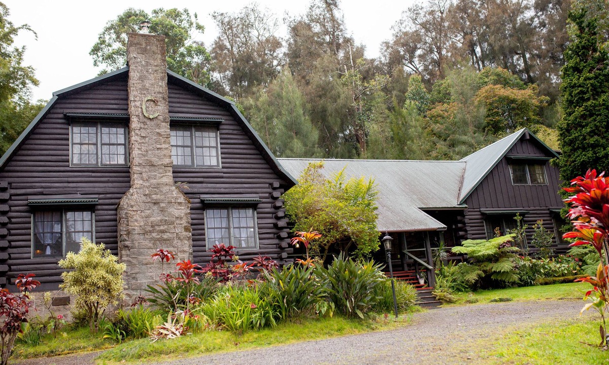 Honokaa House | Five bedroom log cabin near Waipi'o Valley