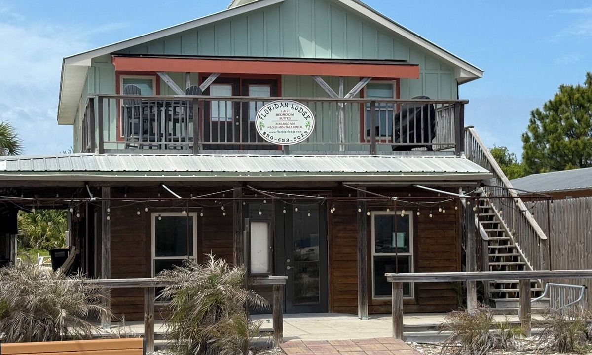 East End Apartment | Floridan Lodge.2 Bedroom/1 Bath Apartment in the center of the island!