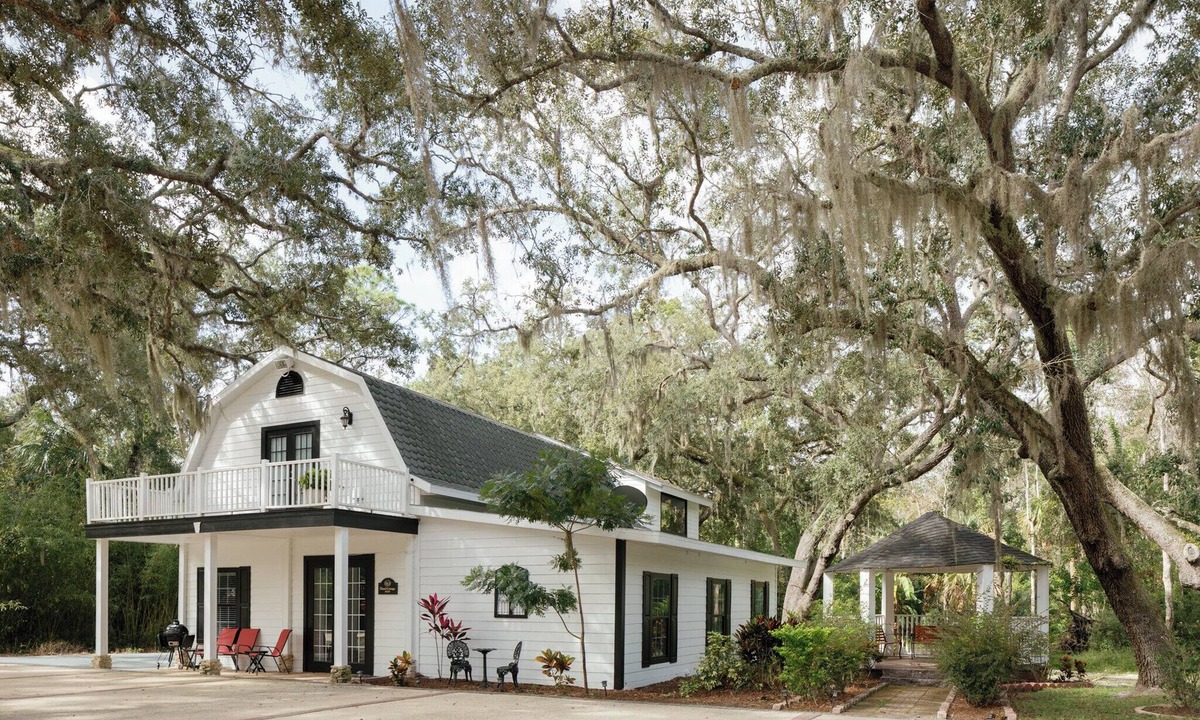Ormond Beach Cottage | FULLY SELF-CONTAINED COUNTRY COTTAGE