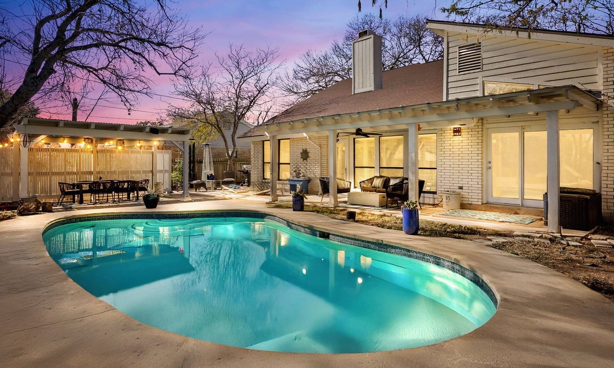 Hidden Forest House | Game Lounge + Fire Table Retreat w/Private Pool